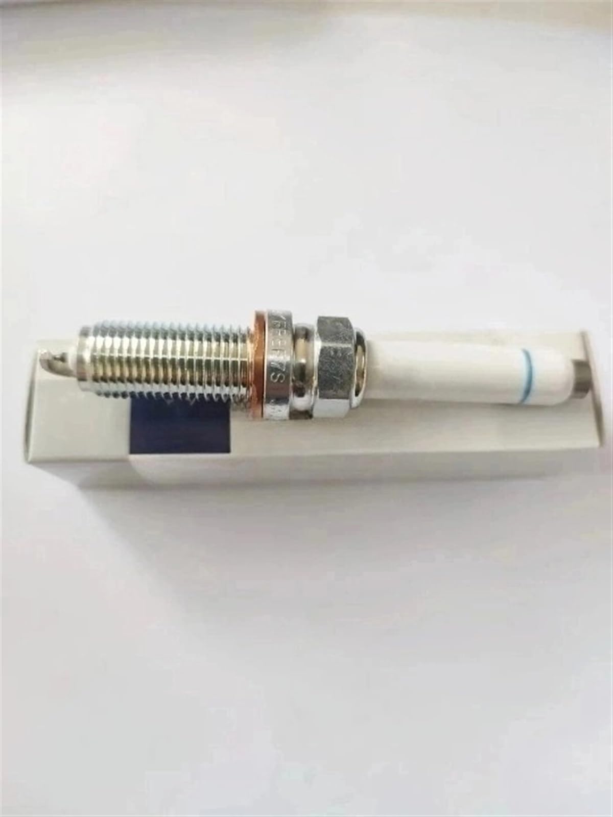 Mercedes-Benz スパークプラグ A0001590500 Spark Plug A0001590500 Compatible to Mercedes-Benz W177 W205